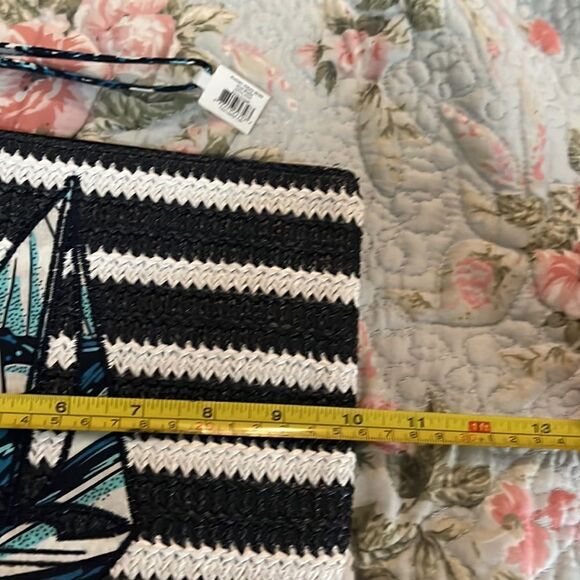 Vera Bradley wristlet  - Picture 2 of 7